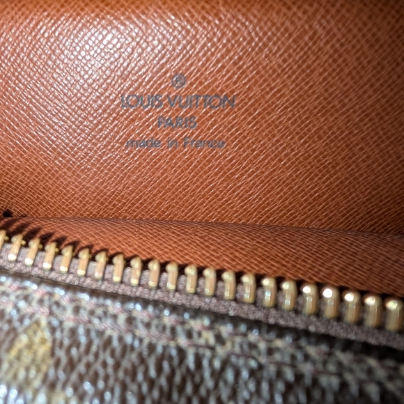 Louis Vuitton Amazone Crossbody Bag - Picture 3 of 14